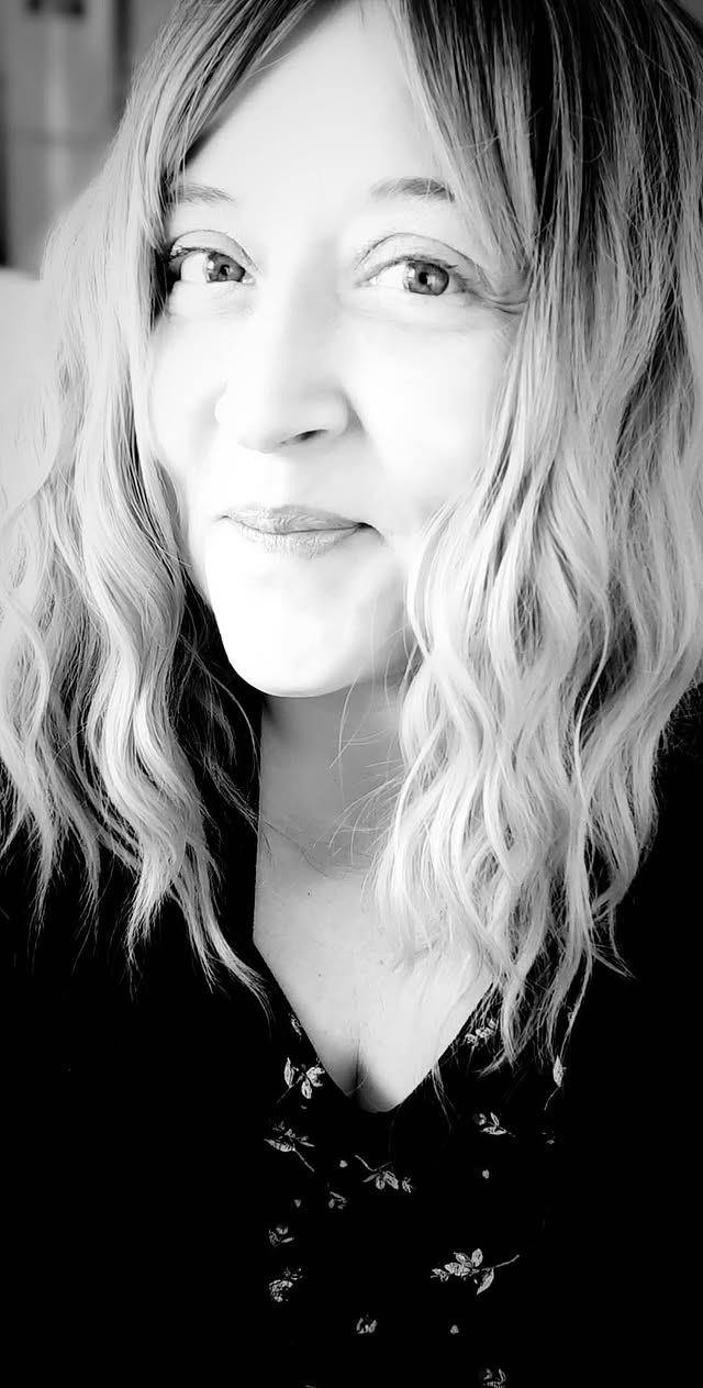 DAM KAT, portrait photographique en noir et blanc réalisé en 2025, pendant l’écriture de son livre.