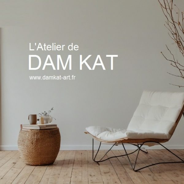 Leonardo_Kino_XL_Un_intrieur_chic_avec_un_mur_blanc_et_un_parq_2